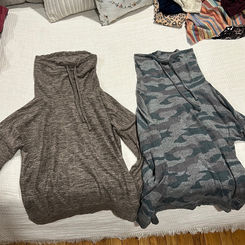 2 women’s sweatshirt